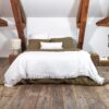 Linge de lit frangé, draps en gaze de coton Bronze et SNOB + SNOB Plume