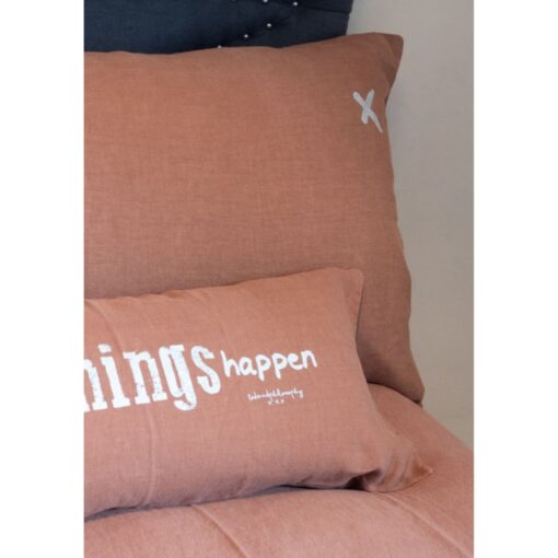 coussin et housse de coussin sur lit bronx - lovers- smoothie - ambre