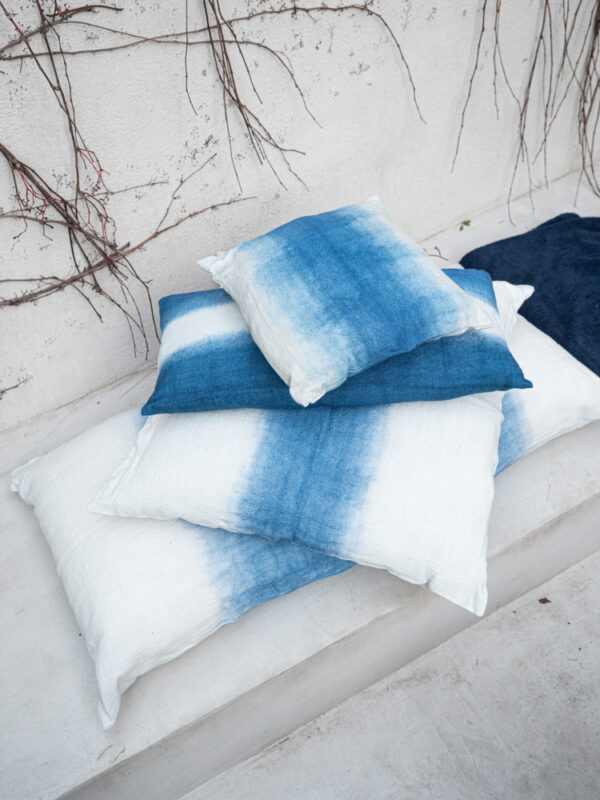 MARCEL - Indigo - Coussin Deep Dye Blue - 55x110cm (Garniture Incluse)