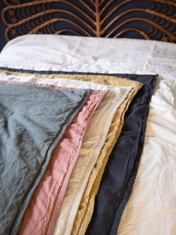 PEPLUM – Butternut – Washed Linen Quilt – 250x250cm (Garniture Incluse)