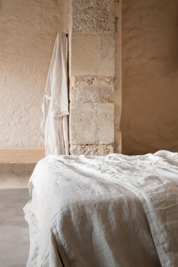 PEPLUM – Charbon – Washed Linen Quilt – 250x250cm (Garniture Incluse)