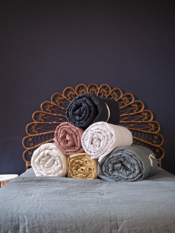 PEPLUM – Ardoise – Washed Linen Quilt – 250x250cm (Garniture Incluse)