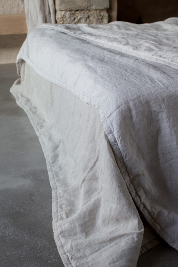 PEPLUM – Ardoise – Washed Linen Quilt – 250x250cm (Garniture Incluse)