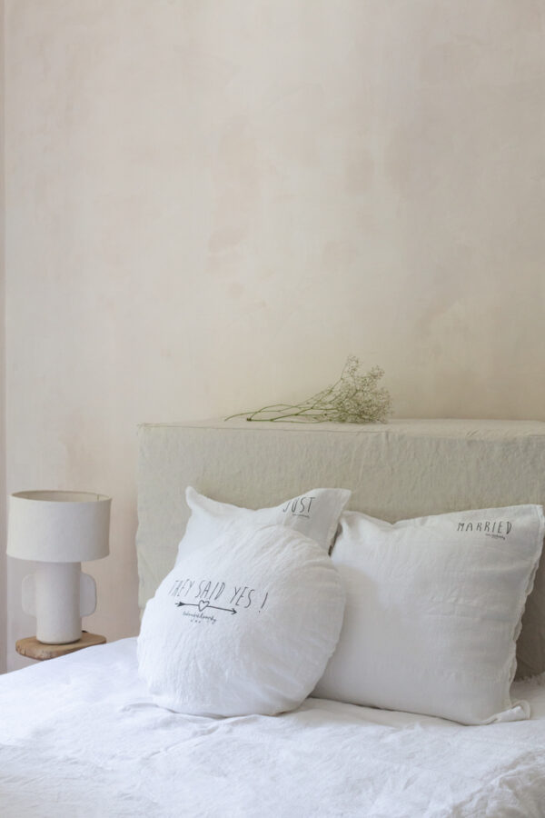 LOVE - Blanc - Wedding Cushion - ∅63cm (Cushioning Included)