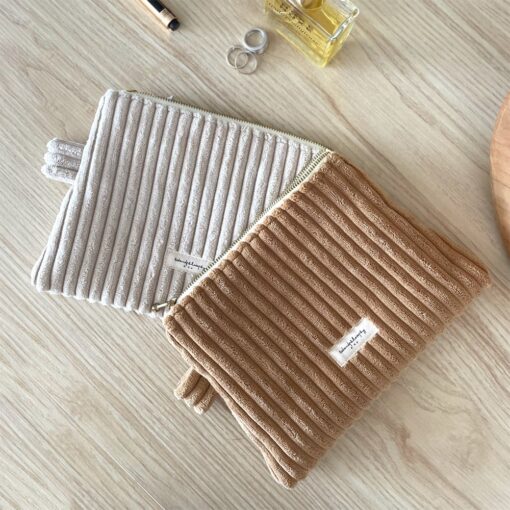 Trousse de toilette en velours beige