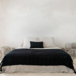 AMBIANCE-CROWN-CREPITE-Noir-Bed and Philosophy 32- Frenchie CRISTOGATIN