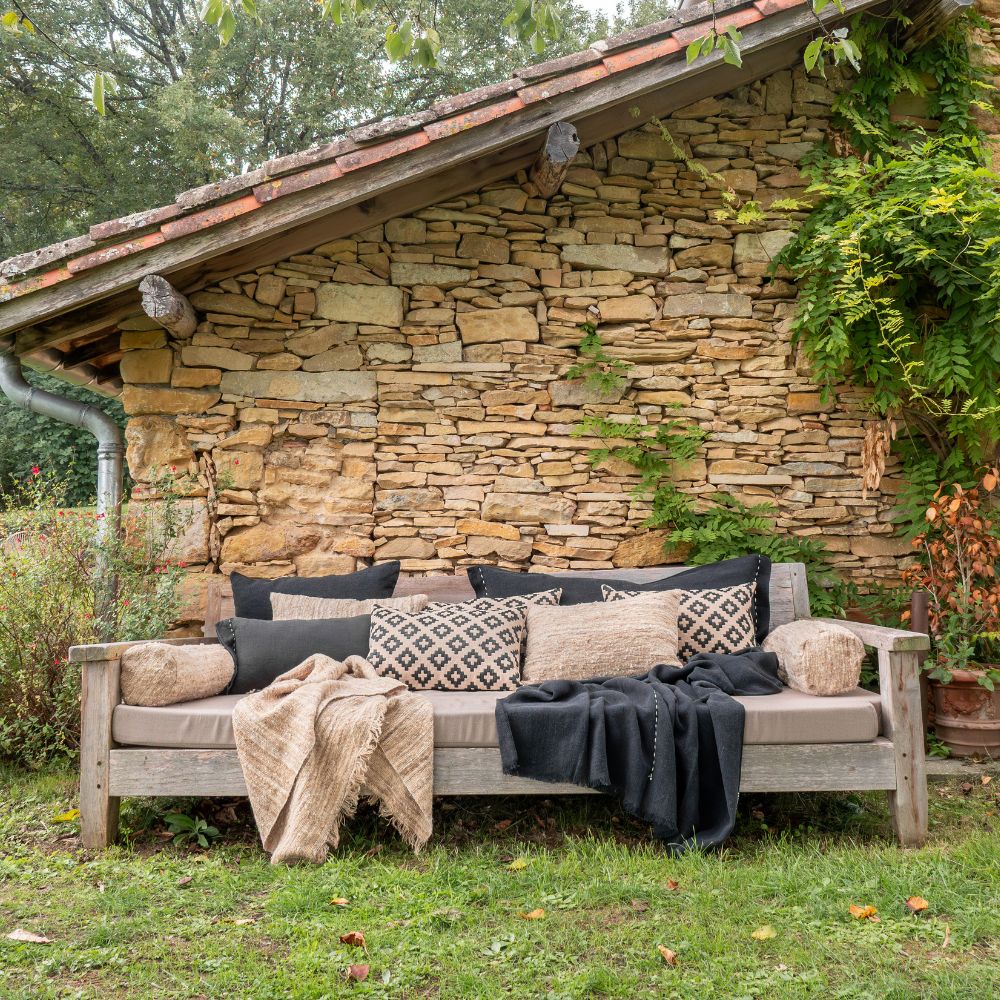 Coussin en soie 40x60 cm 9 Décoration : coussin en raphia FLAIRS et en soie GWENN avec thème FARM LIFE coloris Éclipse