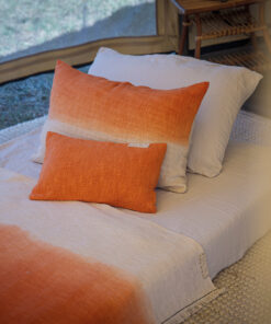 Coussin TAICHI ET TALC, plaid TANDEM coloris mandarine