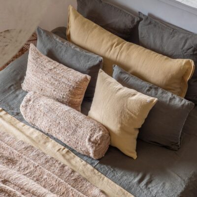 Linge de maison en lin : thème FARM LIFE coloris Sable sur linge de lit en lin Forest