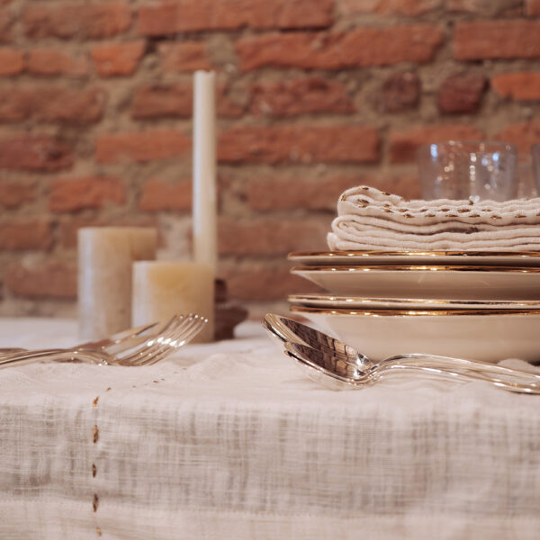 Nappe en coton écrue et fil lurex doré Table de fête Modèle LUCETTE