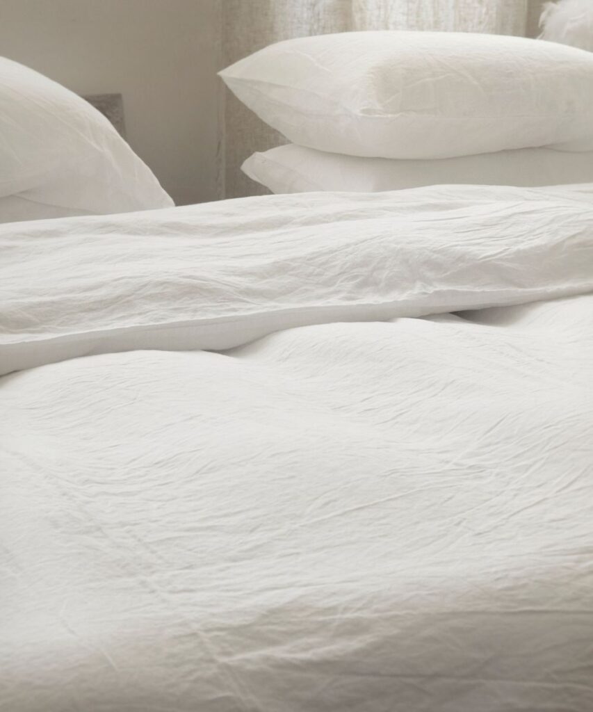 Linge de lit en lin et percale de coton en coloris blanc