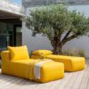 Méridienne d'extérieur 1 place CHILL coloris Solar catégorie OUTDOOR, un coussin inclus, avec plaid en gaze de coton PORTOFINO coloris LIMON, thème FRESH