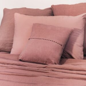 Coussin broderie faite main MOLLYB coloris Rosebud