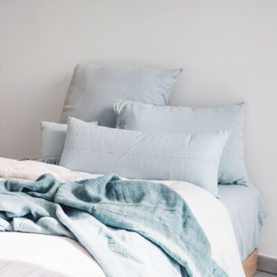 Coussin en lin avec broderie artisanale SMOOTHIEB Aqua