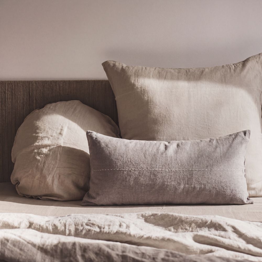 Coussin en lin avec broderie faite-main 2 Coussin en lin avec broderie artisanale SMOOTHIEB Orage