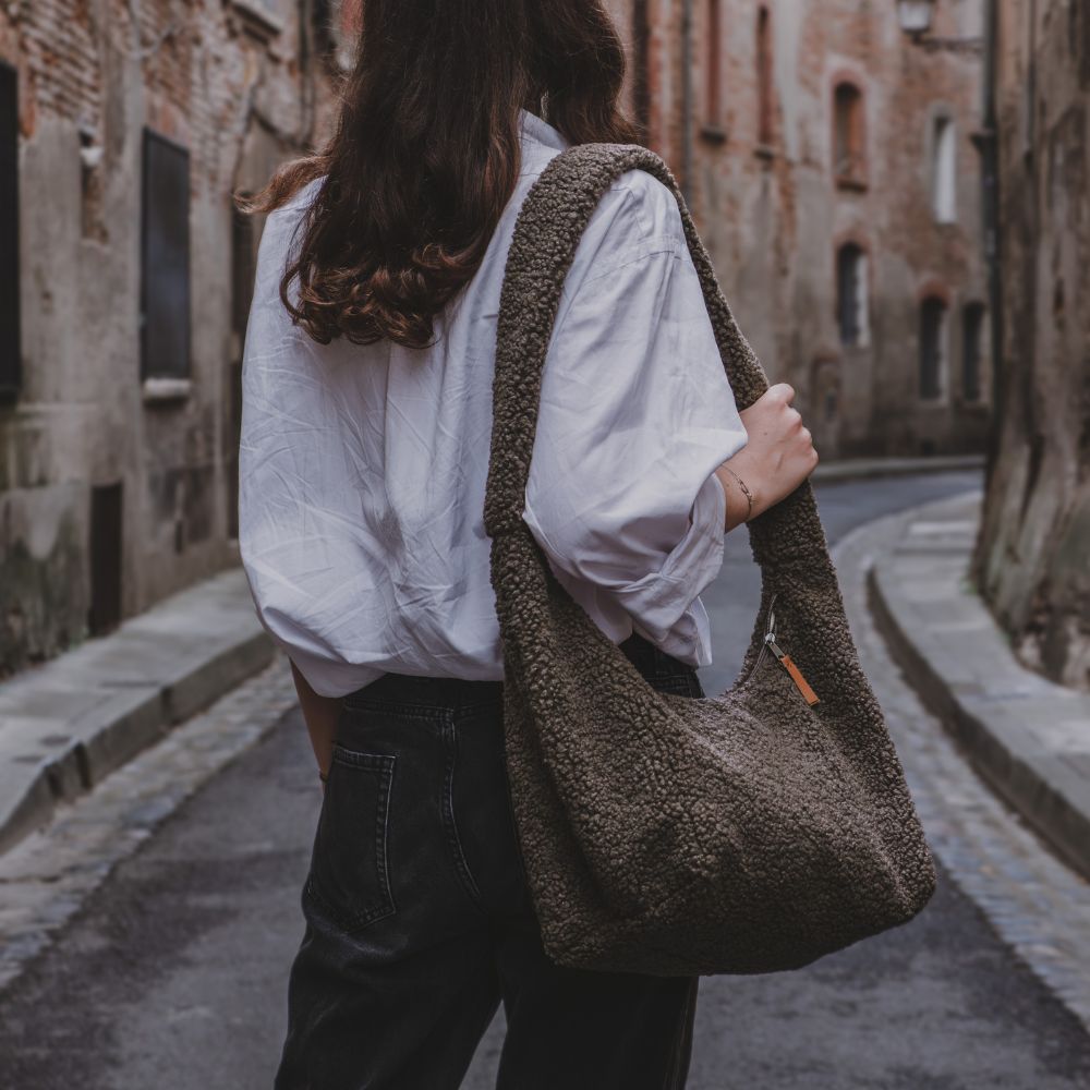 Sac banane en fausse fourrure 3 Sac banane en fausse fourrure moumoute, VIP, coloris Cacao, porté épaule, thème Panda, accessoires