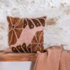 Coussin 50 x 50 cm en coton brodé : TAARI Pink