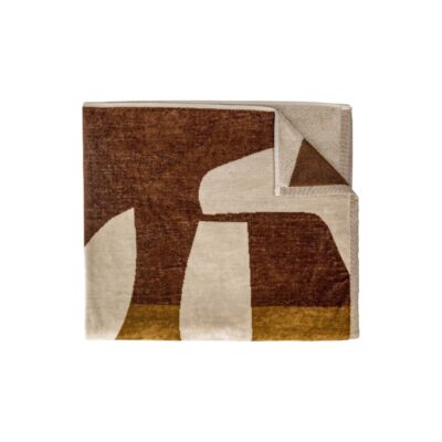 Serviette de bain ou de plage en éponge 550g à motifs abstraits ambiance 70s, DATE, coloris Café Créole, thème Tulum, de face