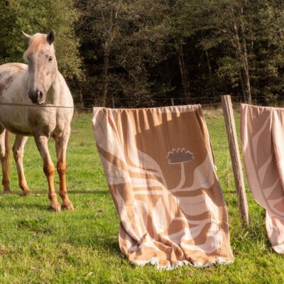 Fouta ou serviette de place en coton avec motifs fleuris, TEXAS, coloris Lombok et Lambar, thème FOUTA, zoom sur coloris Lambar
