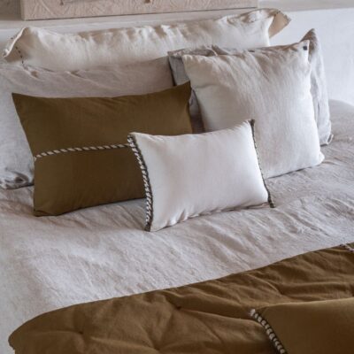 Alternative view of Coussin finition passe poil 40x60 cm