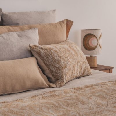 Coussin en coton HAVANE coloris Narcisse thème MATIÈRE PRIMAIRE