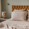 coussin en coton alveole WILD Flirt fado farmer Nude shooting hotel Soclo Toulouse fiche produit ambiance 2