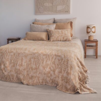 Coussin et plaid en coton coloris Narcisse du thème MATIÈRE PRIMAIRE