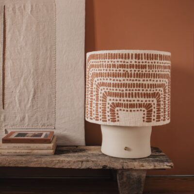 Lampe en coton tufté VERTIGO sur pied artisanal en céramique TERRAM3