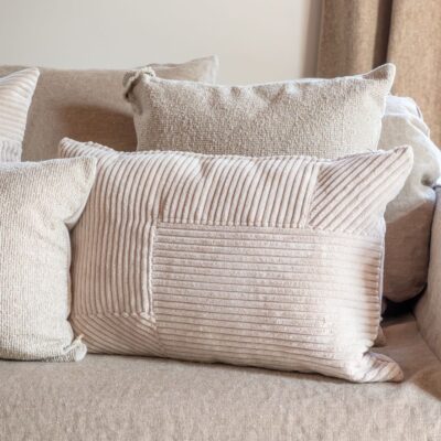 Coussin en velours côtelé, coloris Ivory
