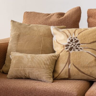 Coussin en velours côtelé thème HANDMADE coloris Sand