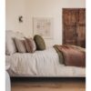 Housse de coussin rond en velours – Image 3