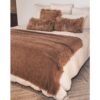 Plaid en laine MOLIERE et coussins en fausse fourrure du thème GLAM FUR