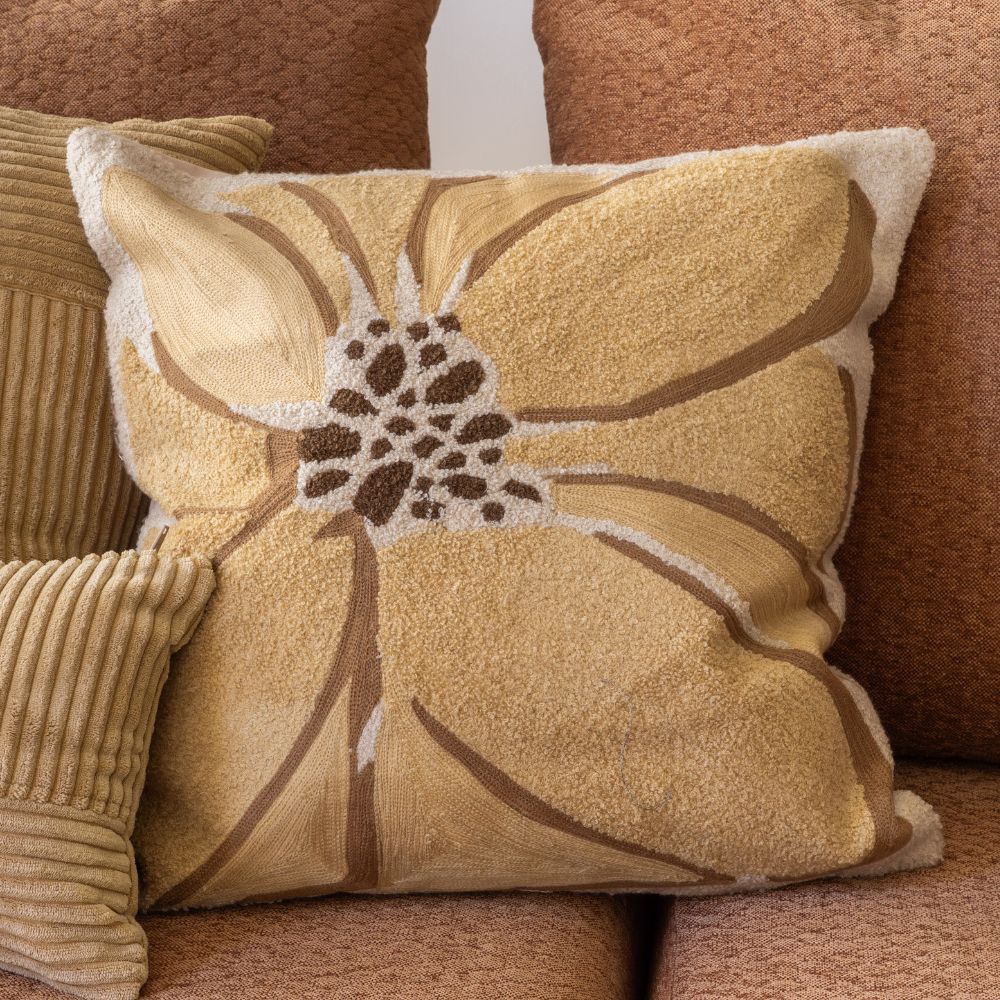Coussin broderie artisanale 50x50 cm 4 Coussin broderie artisanale 50x50 cm – Image 4